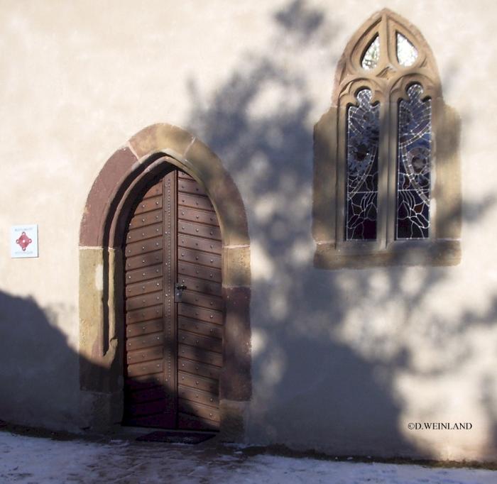 Porte d’entrée et fenêtre gothiques de style flamboyant