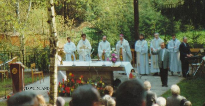 Messe en plein air lors du pèlerinage du 1er Mai 1989