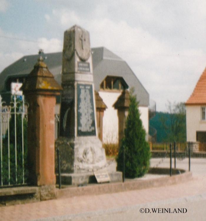 Le monument dédié aux morts des trois dernières guerres